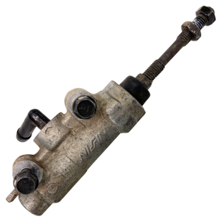 Tylna pompa hamulcowa Suzuki