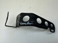 Lewy uchwyt błotnika przedniego Can-Am - 2